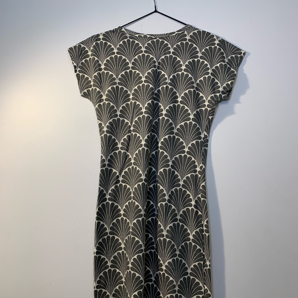 Chic Monochrome Patterned Midi Dress